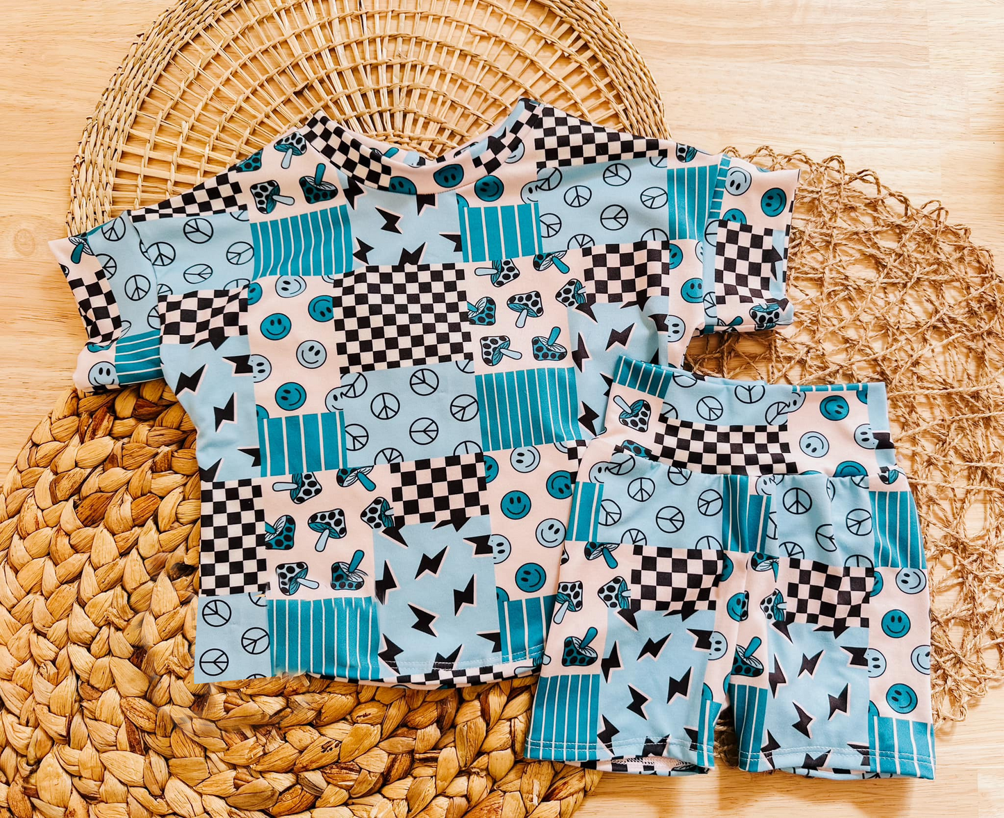 preorder GSSO2435 smile mashroon flash checkered blue short sleeve shorts girls set