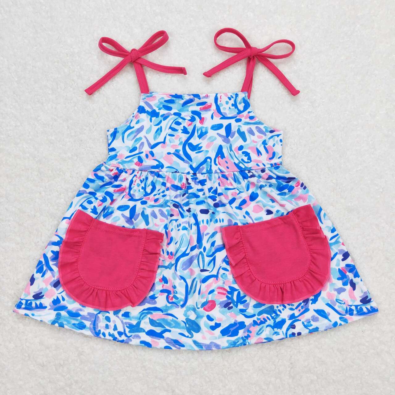 blue flowers print top/hot pink shorts